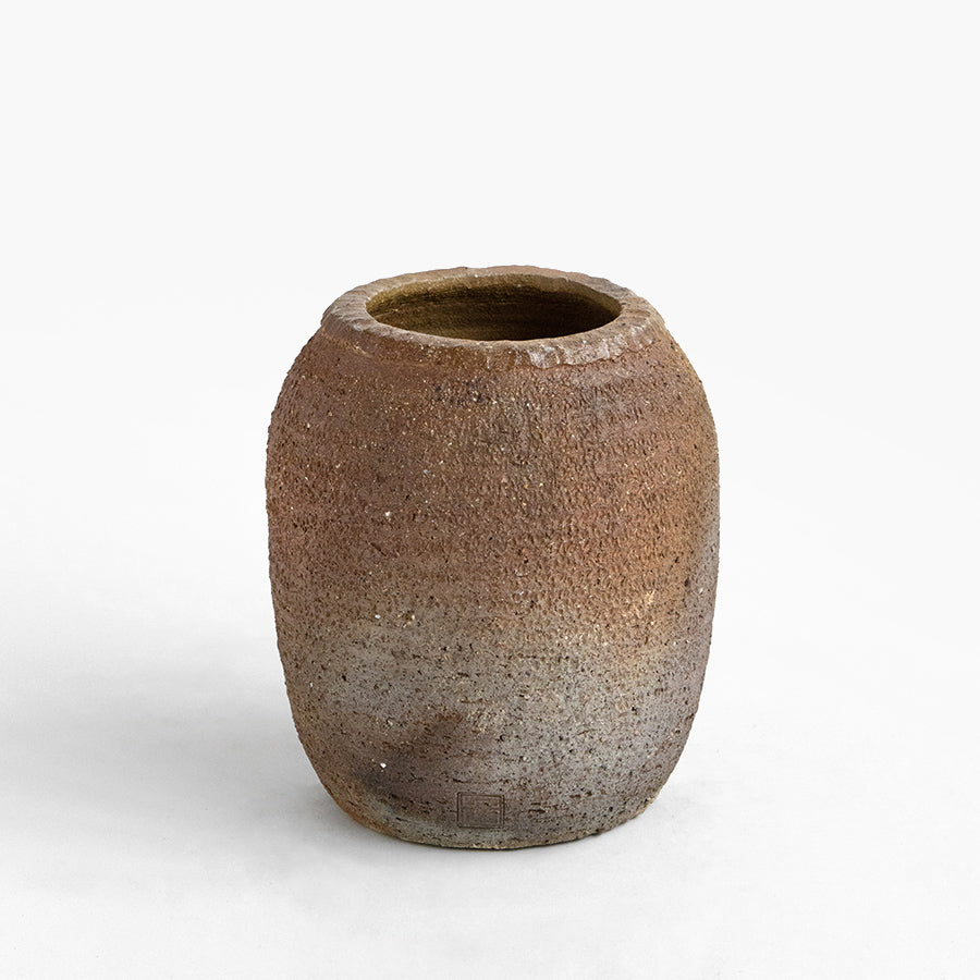 Rimmed Pot